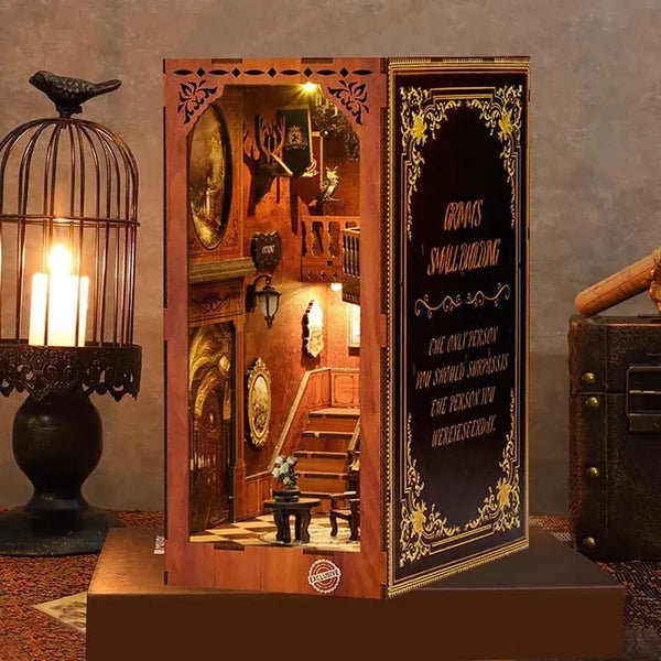 Book Nook - Mały Budynek Braci Grimm