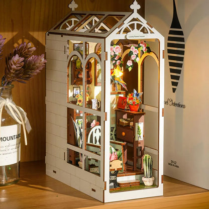 Book Nook - Casa de la Flor de la Suerte