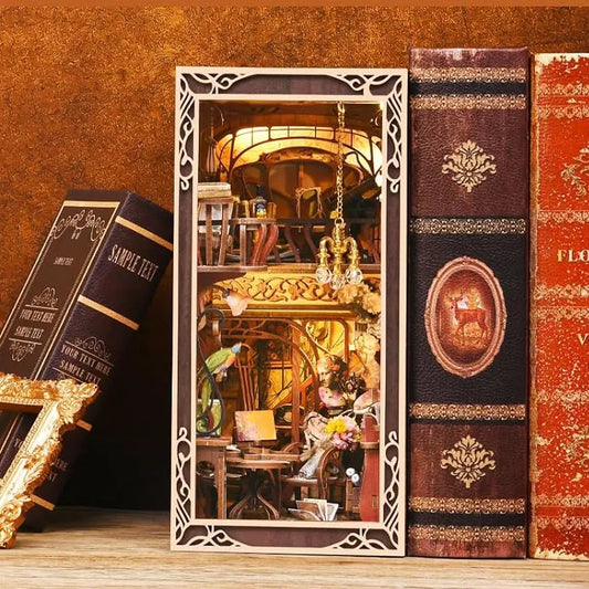 Book Nook - Día del Pintor al Anochecer