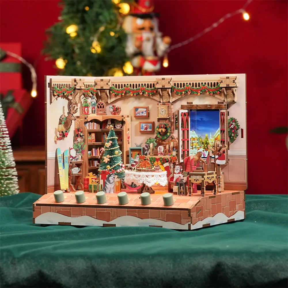 Miniature House - The Christmas Cottage